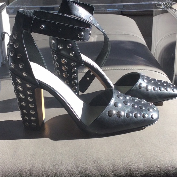 Studded ankle strapped heel - Picture 6 of 7